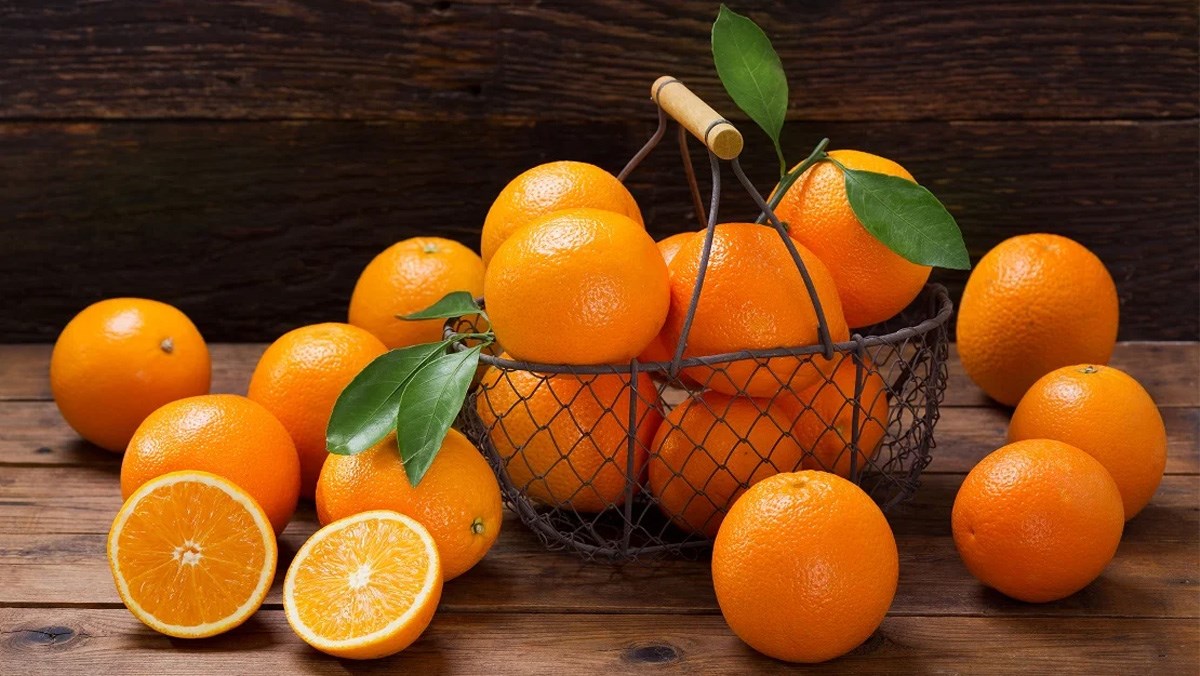 Vỏ của quả cam chứa nhiều vitamin C giúp làn da càng thêm tươi trẻ