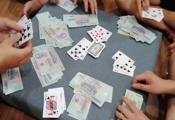Tệ nạn chơi bài ăn tiền